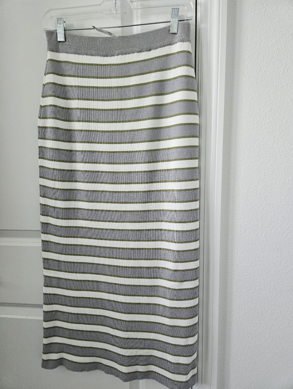 NWT En Saison Striped Knit Midi Skirt in Gray, White & Olive Size Mediun